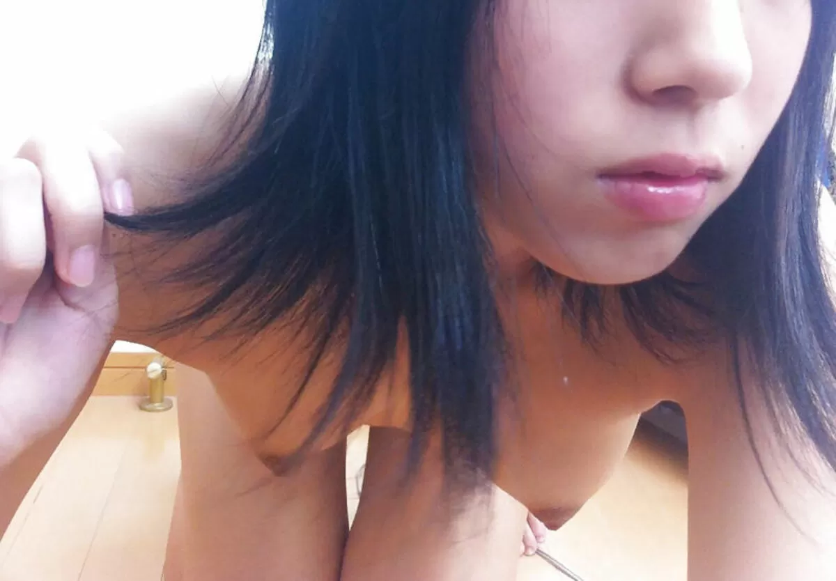 黒乳首自撮りエロ画像080