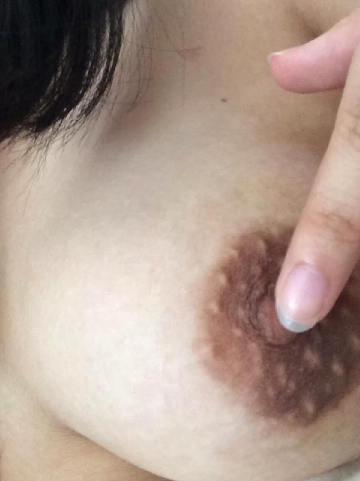 熟女乳首エロ画像001