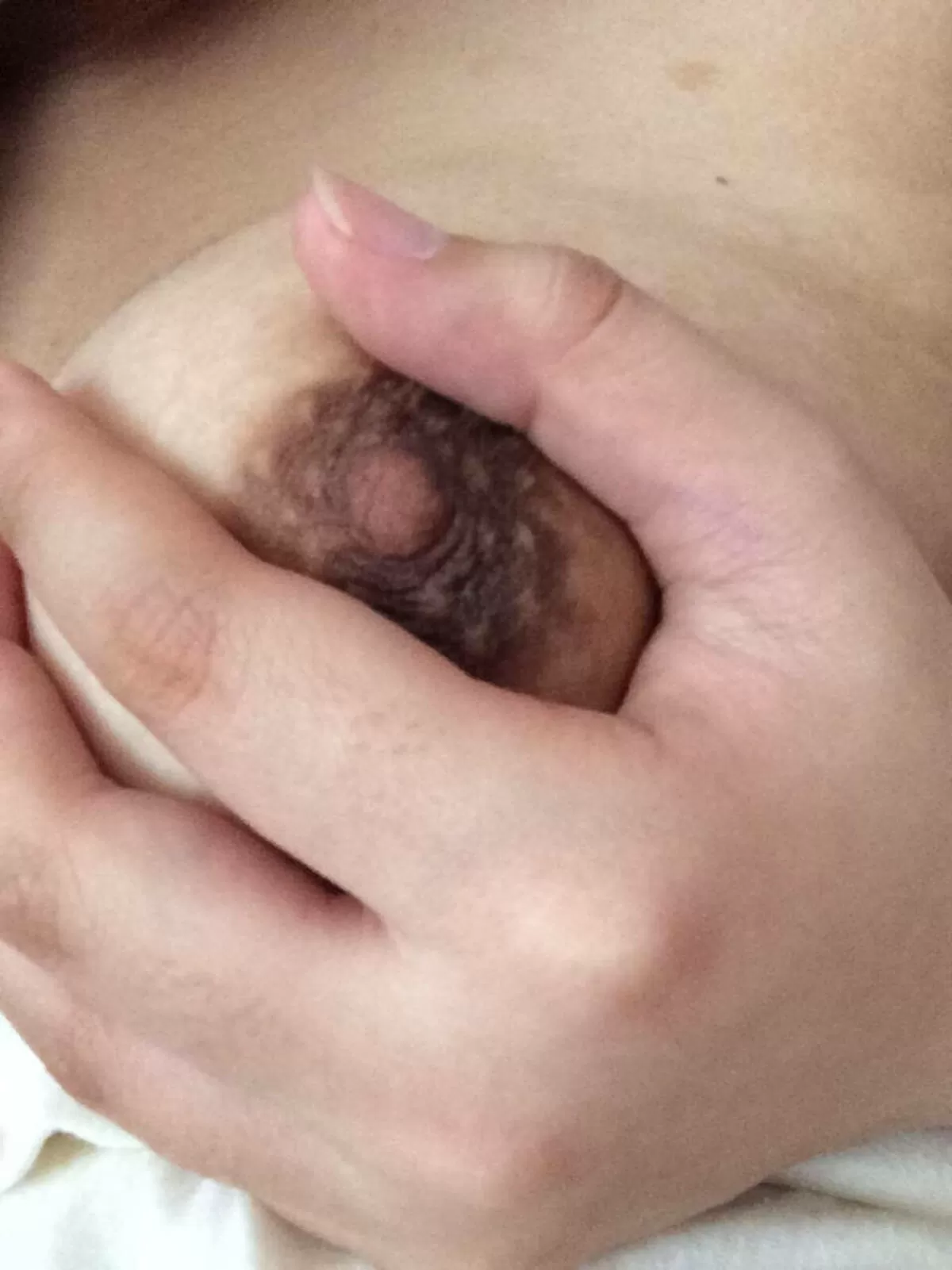 熟女乳首エロ画像002