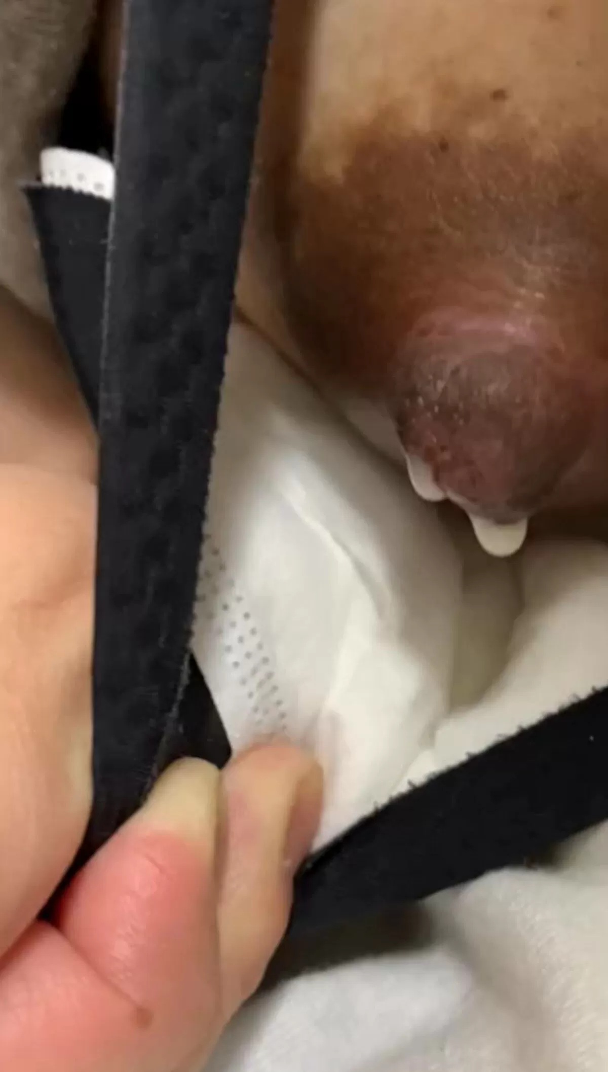 熟女乳首エロ画像007