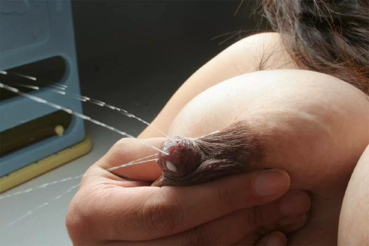 熟女乳首エロ画像009