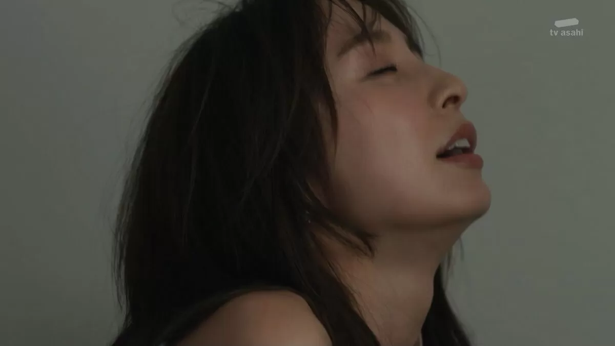 篠田麻里子エロ画像017