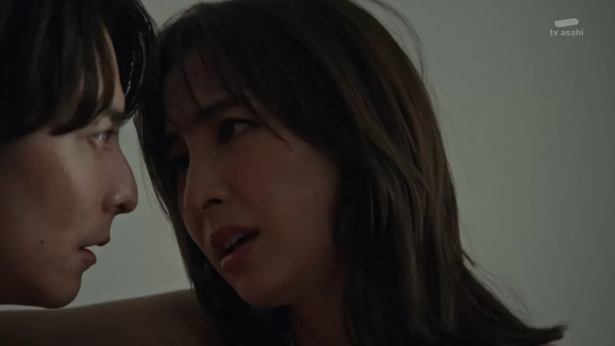 篠田麻里子エロ画像024