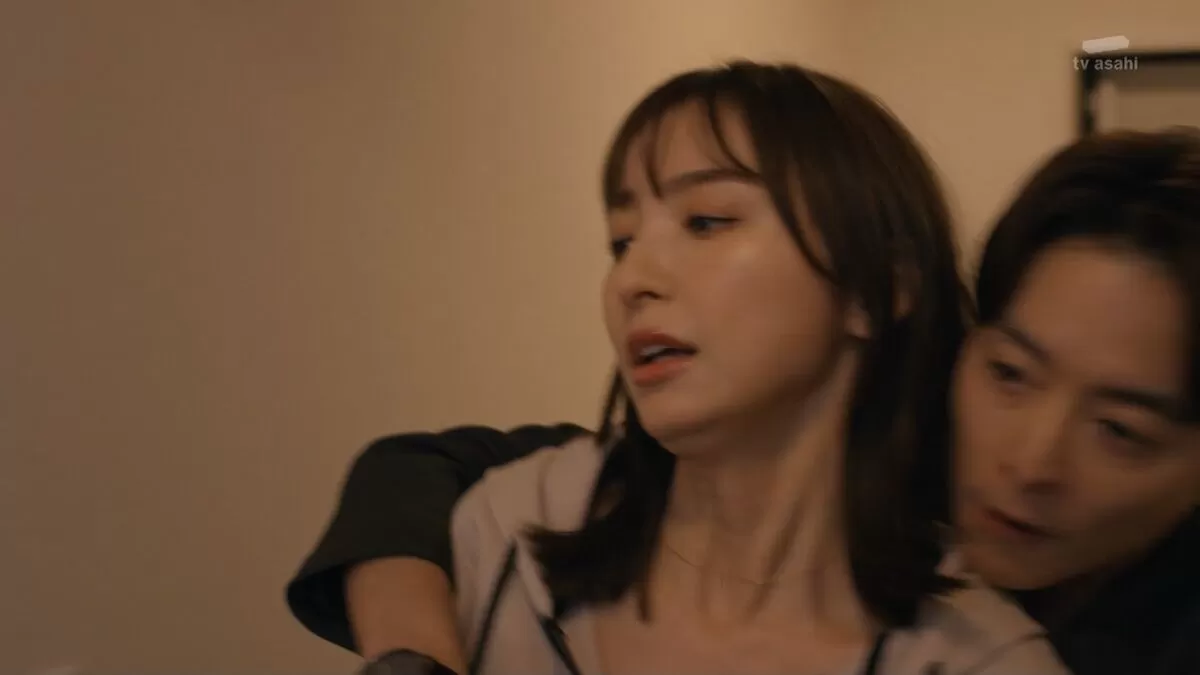 篠田麻里子エロ画像035