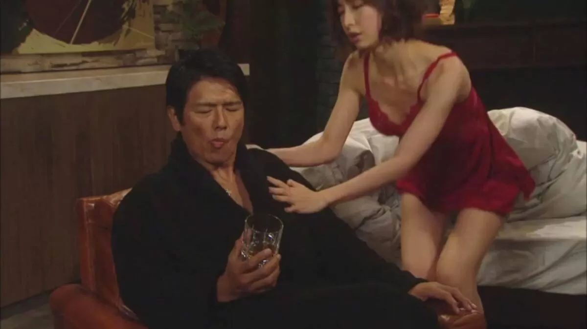 篠田麻里子エロ画像041