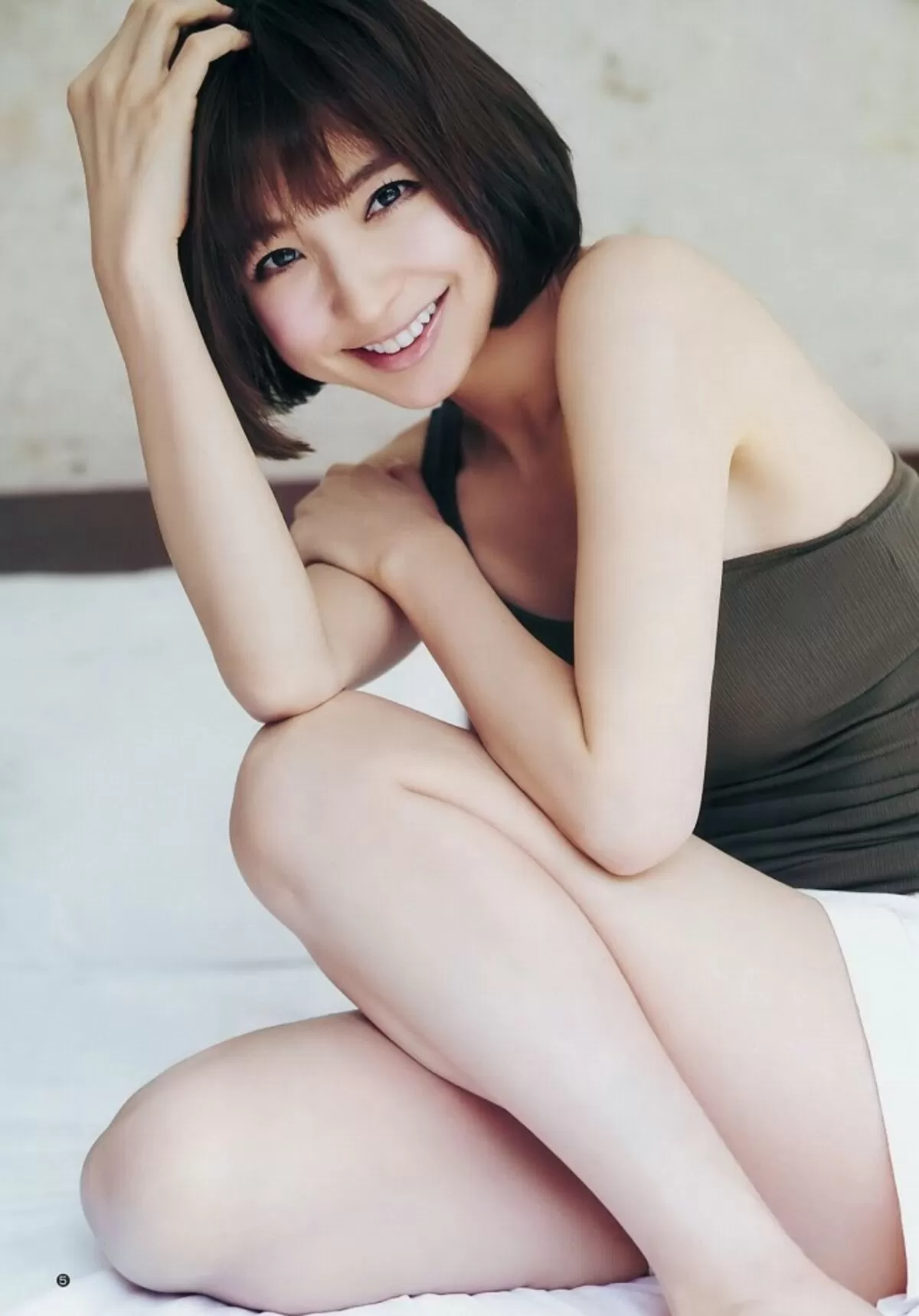 篠田麻里子エロ画像064