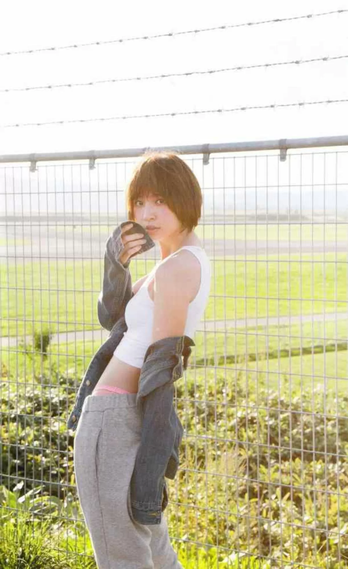 篠田麻里子エロ画像077