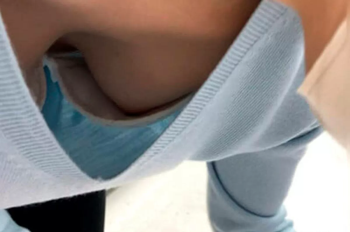 前屈み胸チラエロ画像011