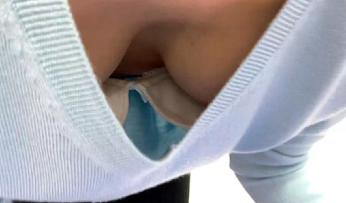 前屈み胸チラエロ画像012