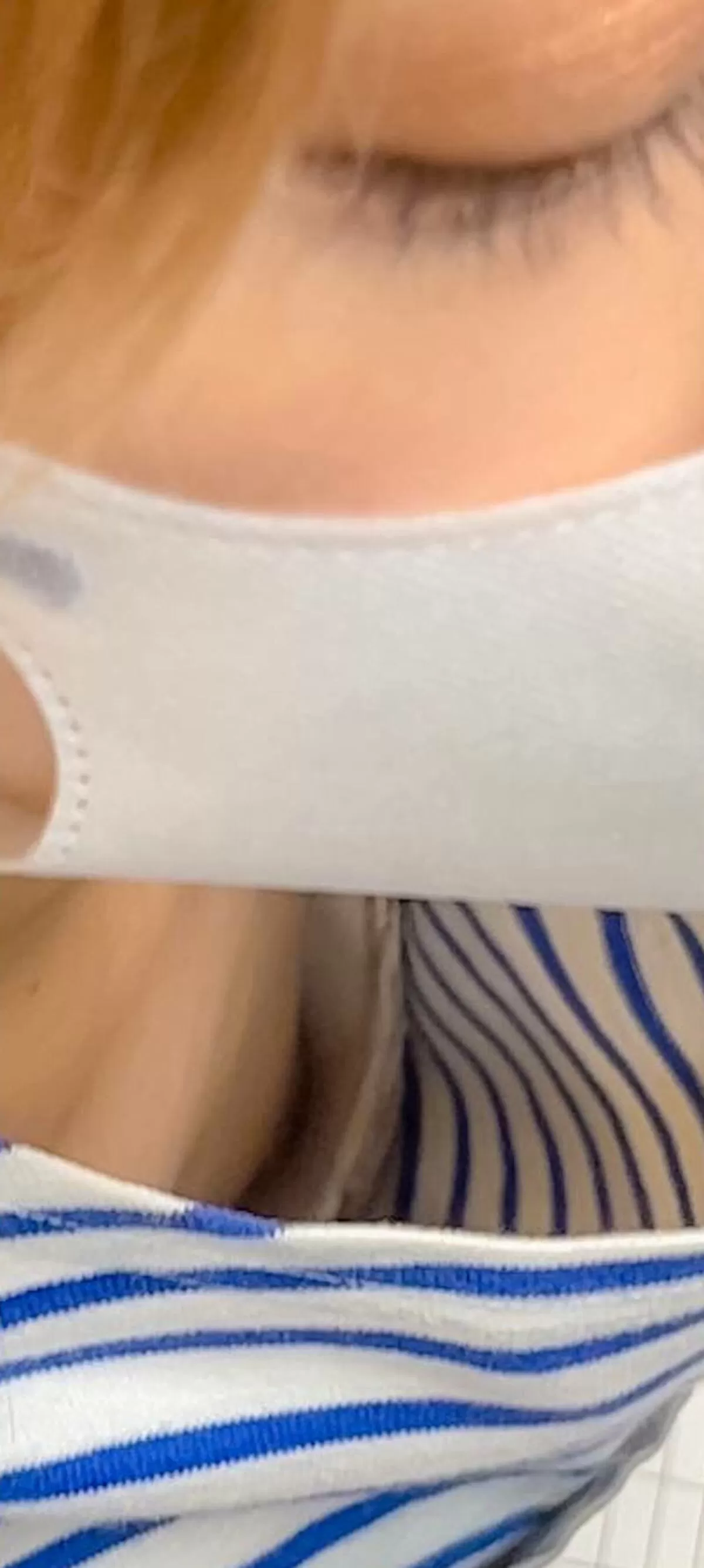 前屈み胸チラエロ画像017