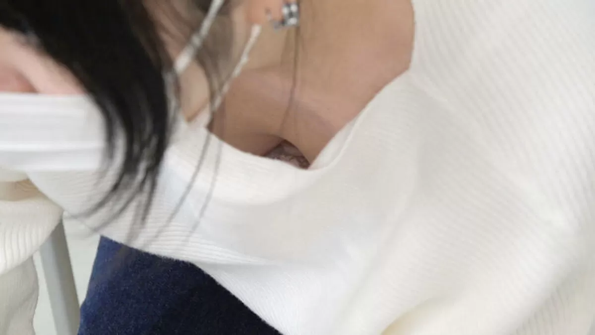 前屈み胸チラエロ画像040