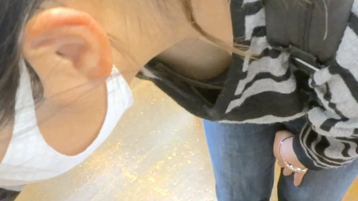 前屈み胸チラエロ画像045