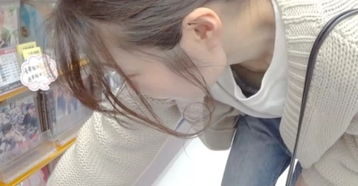 前屈み胸チラエロ画像047