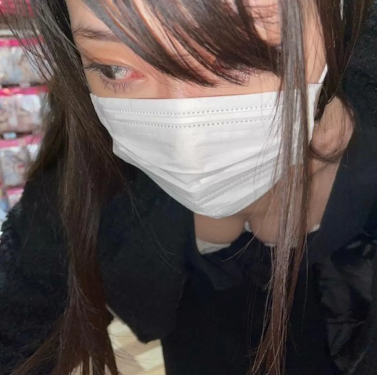 前屈み胸チラエロ画像055