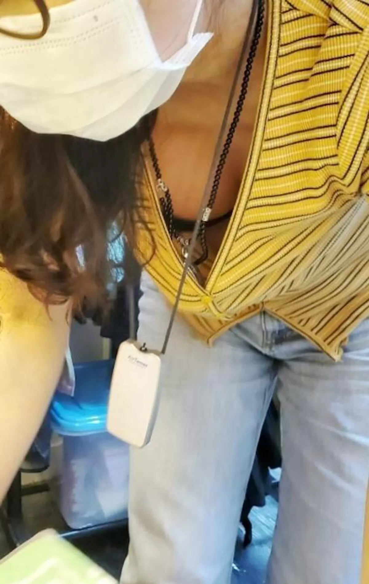 前屈み胸チラエロ画像066