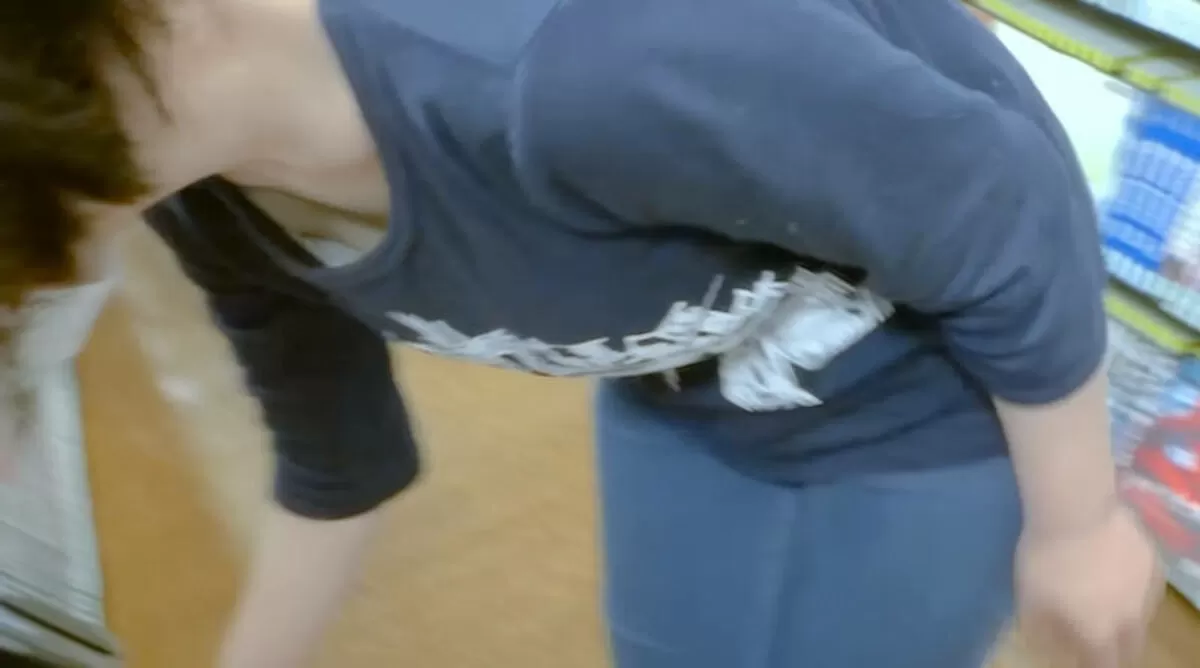 前屈み胸チラエロ画像075