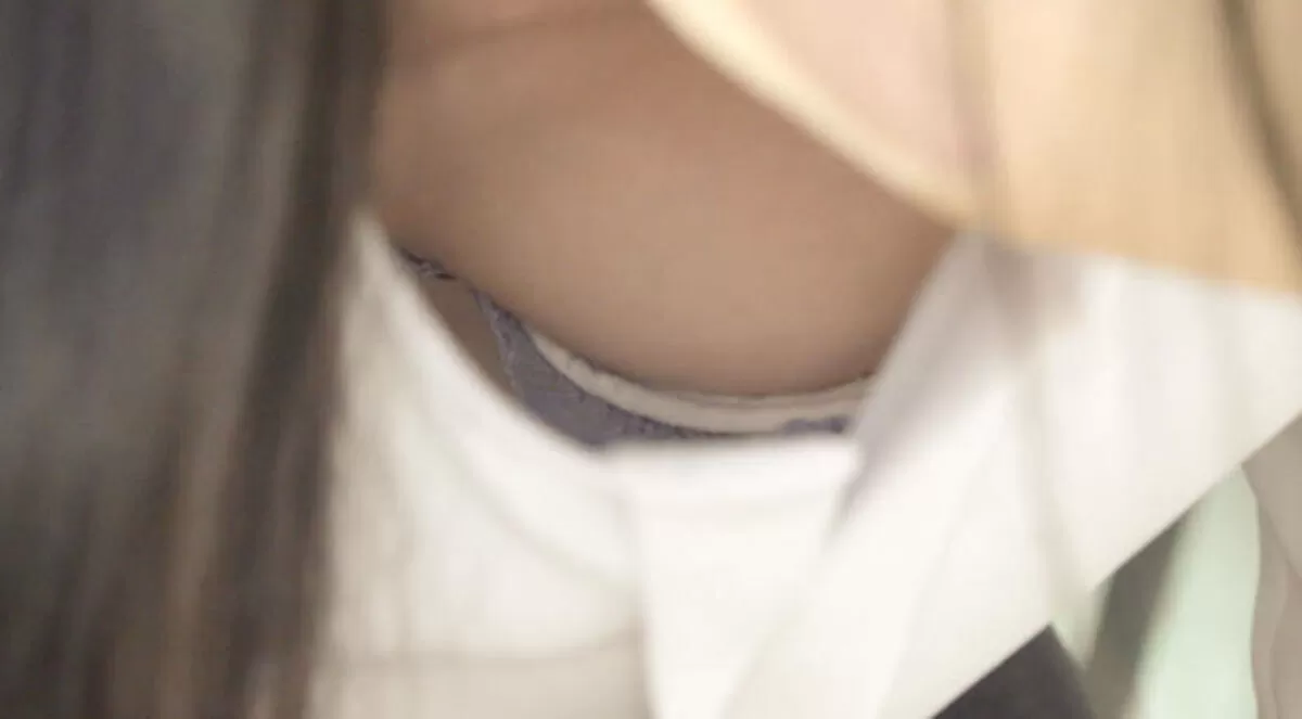 前屈み胸チラエロ画像082