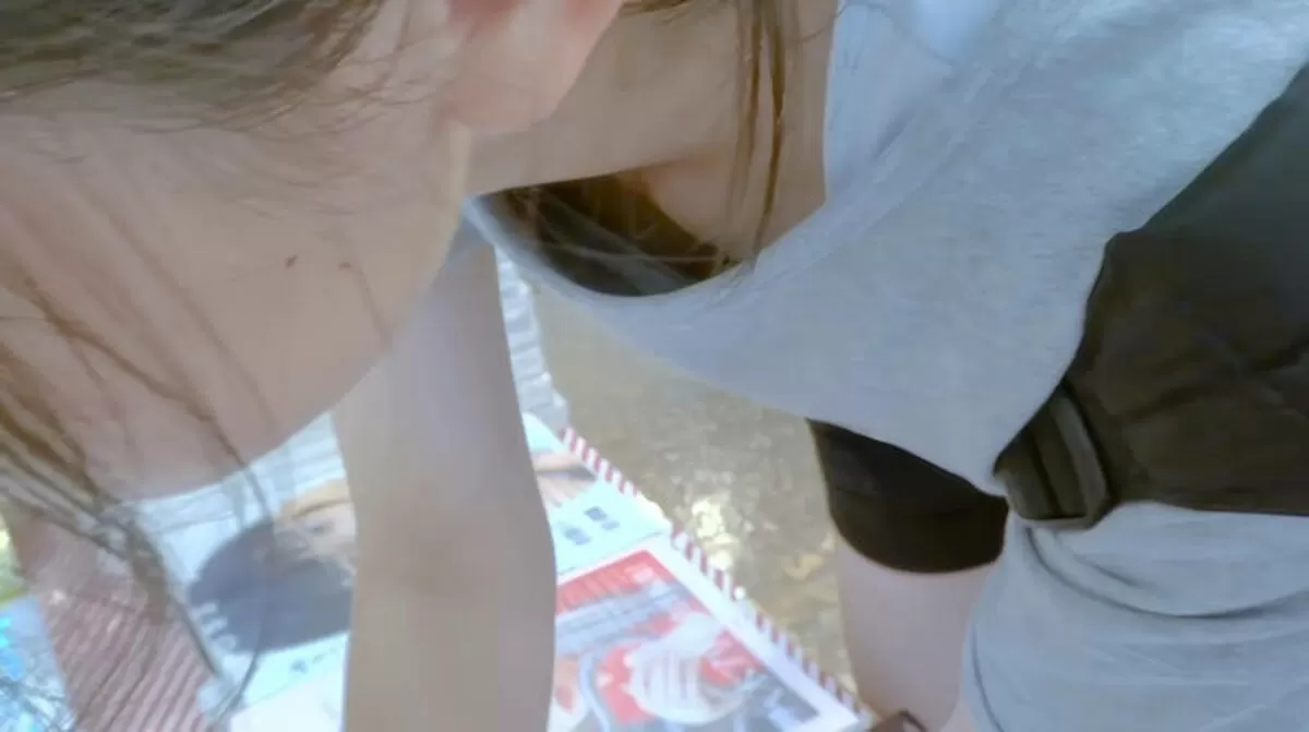 前屈み胸チラエロ画像083