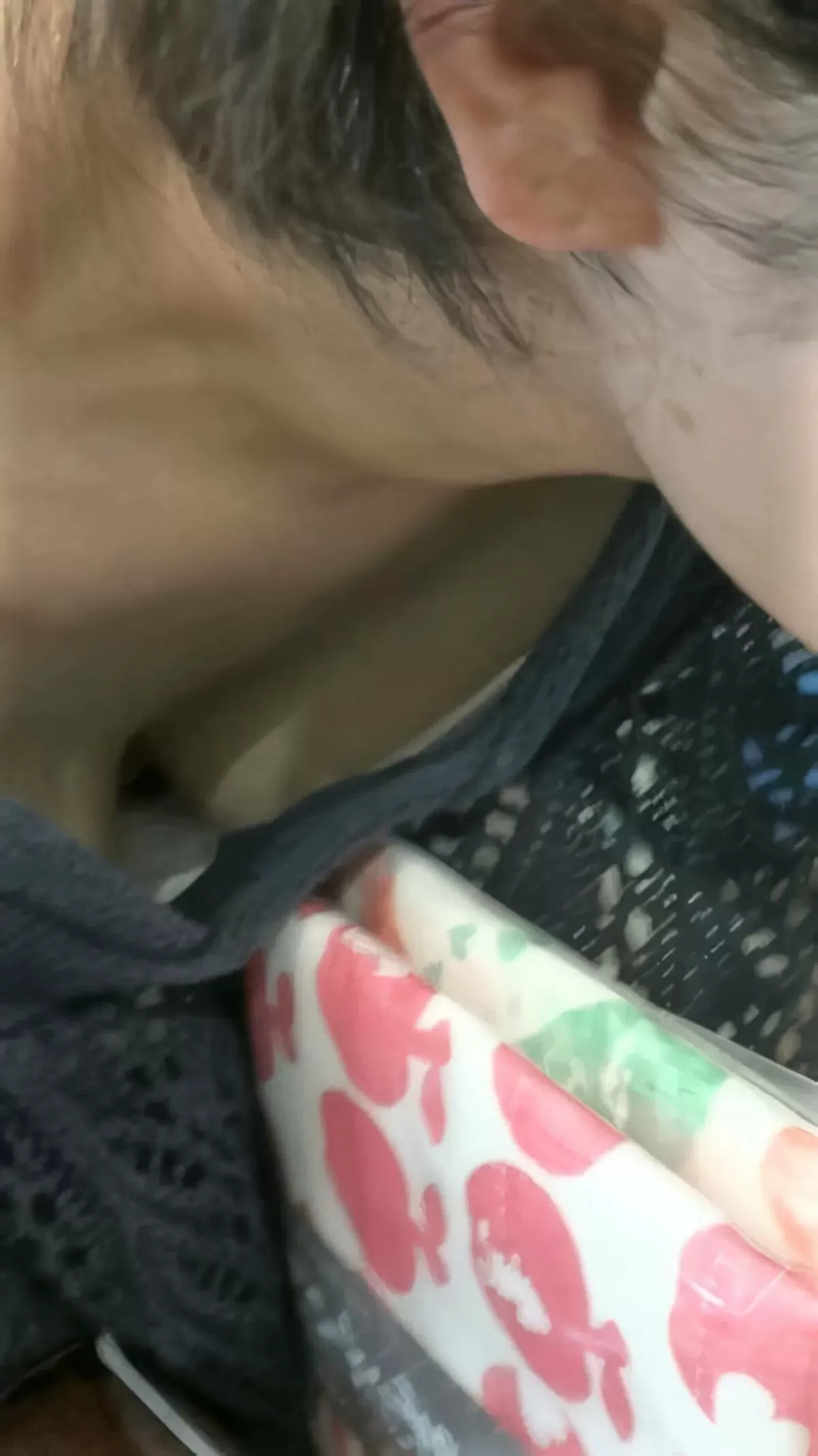 前屈み胸チラエロ画像091