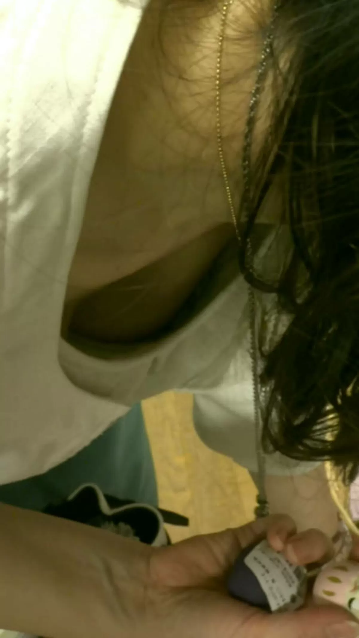 前屈み胸チラエロ画像093