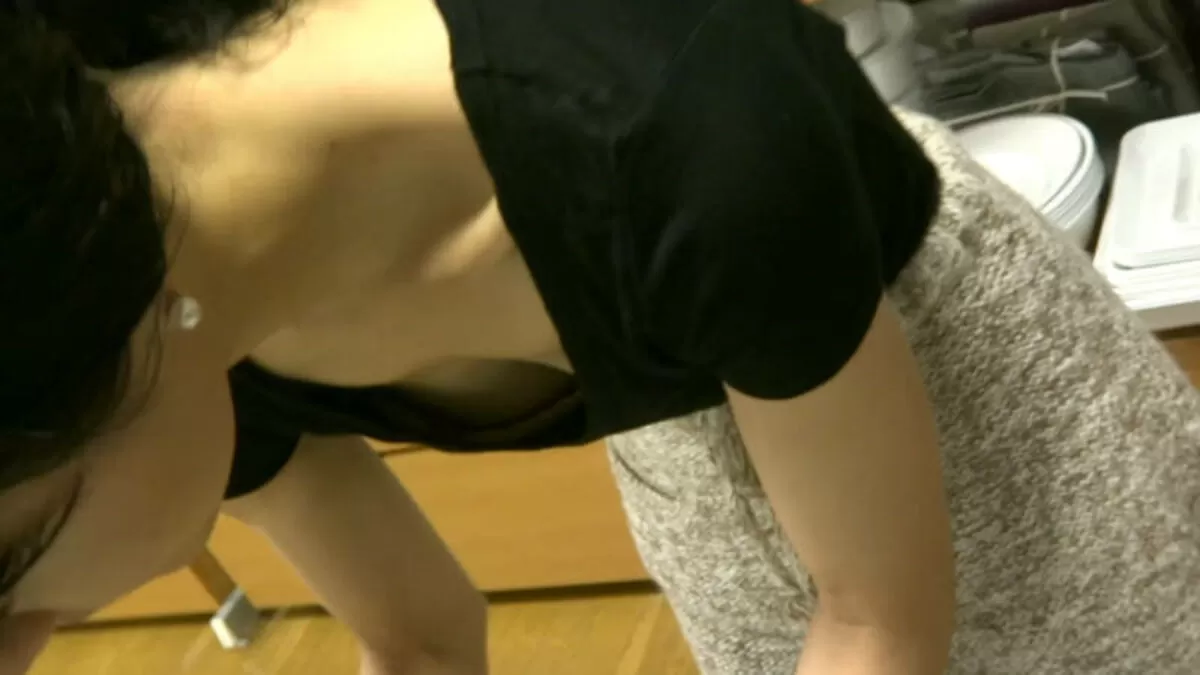 前屈み胸チラエロ画像094