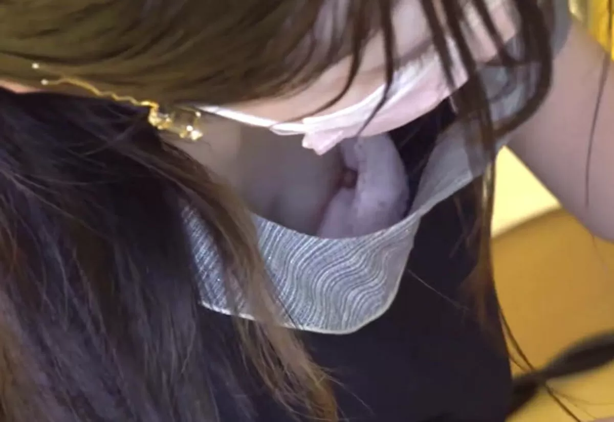 前屈み胸チラエロ画像098