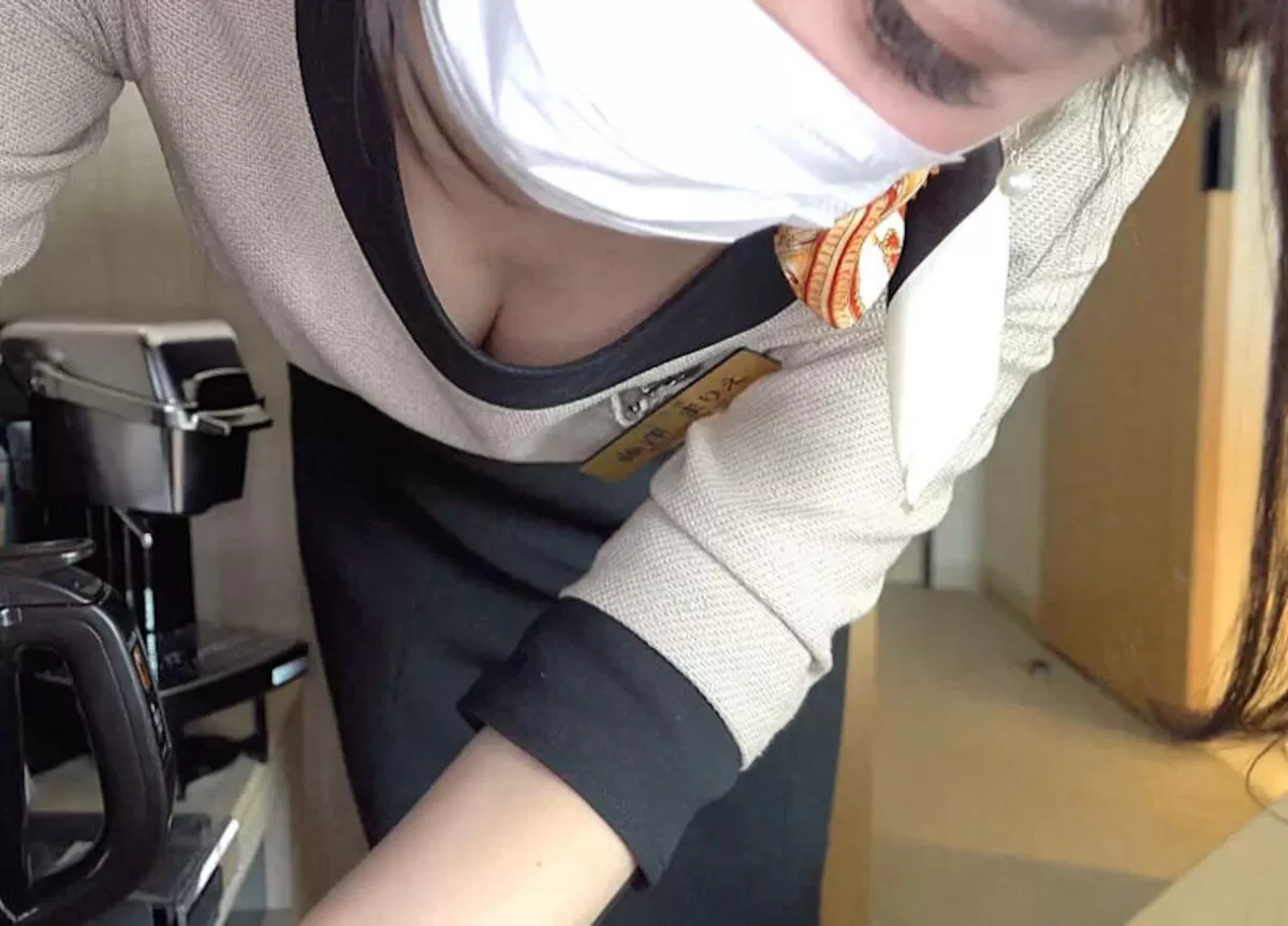 前屈み胸チラエロ画像103