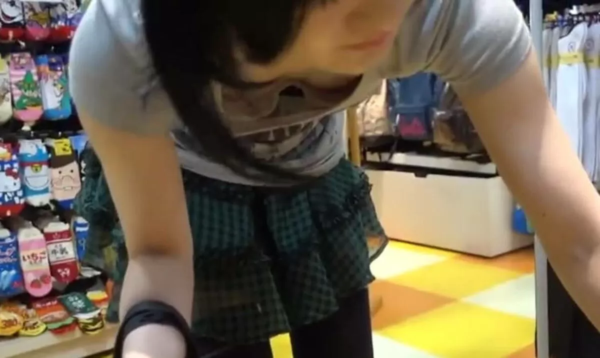 前屈み胸チラエロ画像107