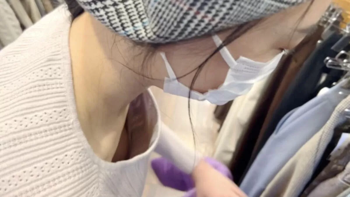 前屈み胸チラエロ画像110