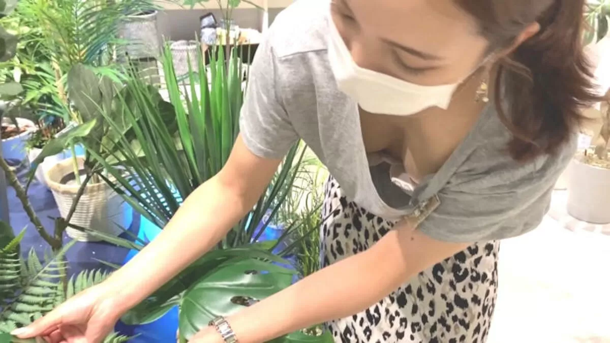 前屈み胸チラエロ画像118