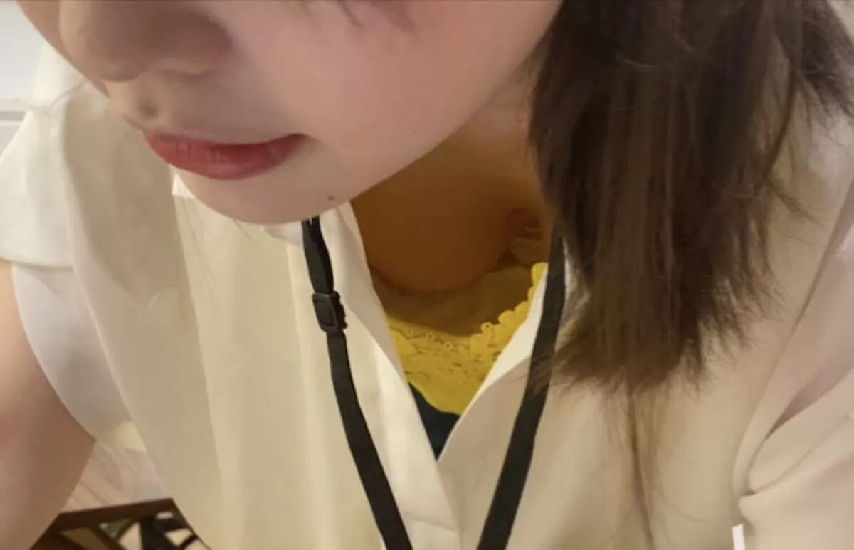 前屈み胸チラエロ画像122