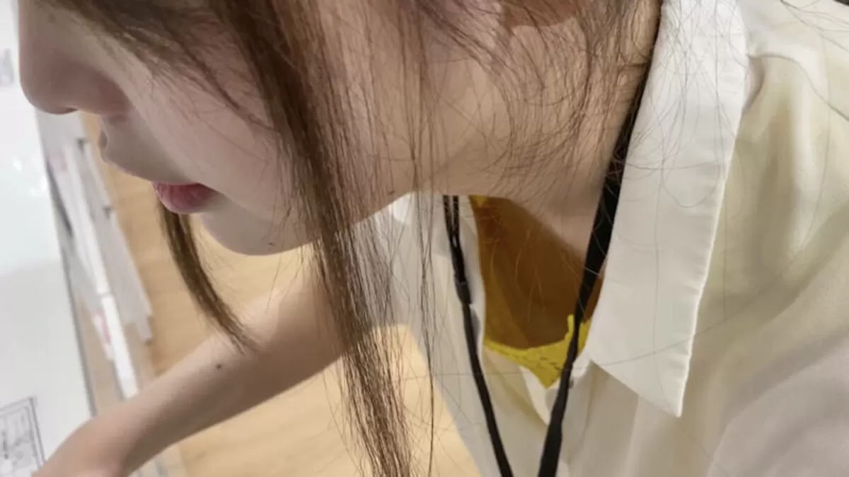 前屈み胸チラエロ画像125