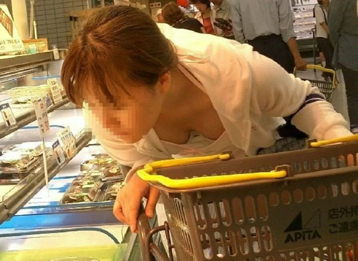 前屈み胸チラエロ画像160