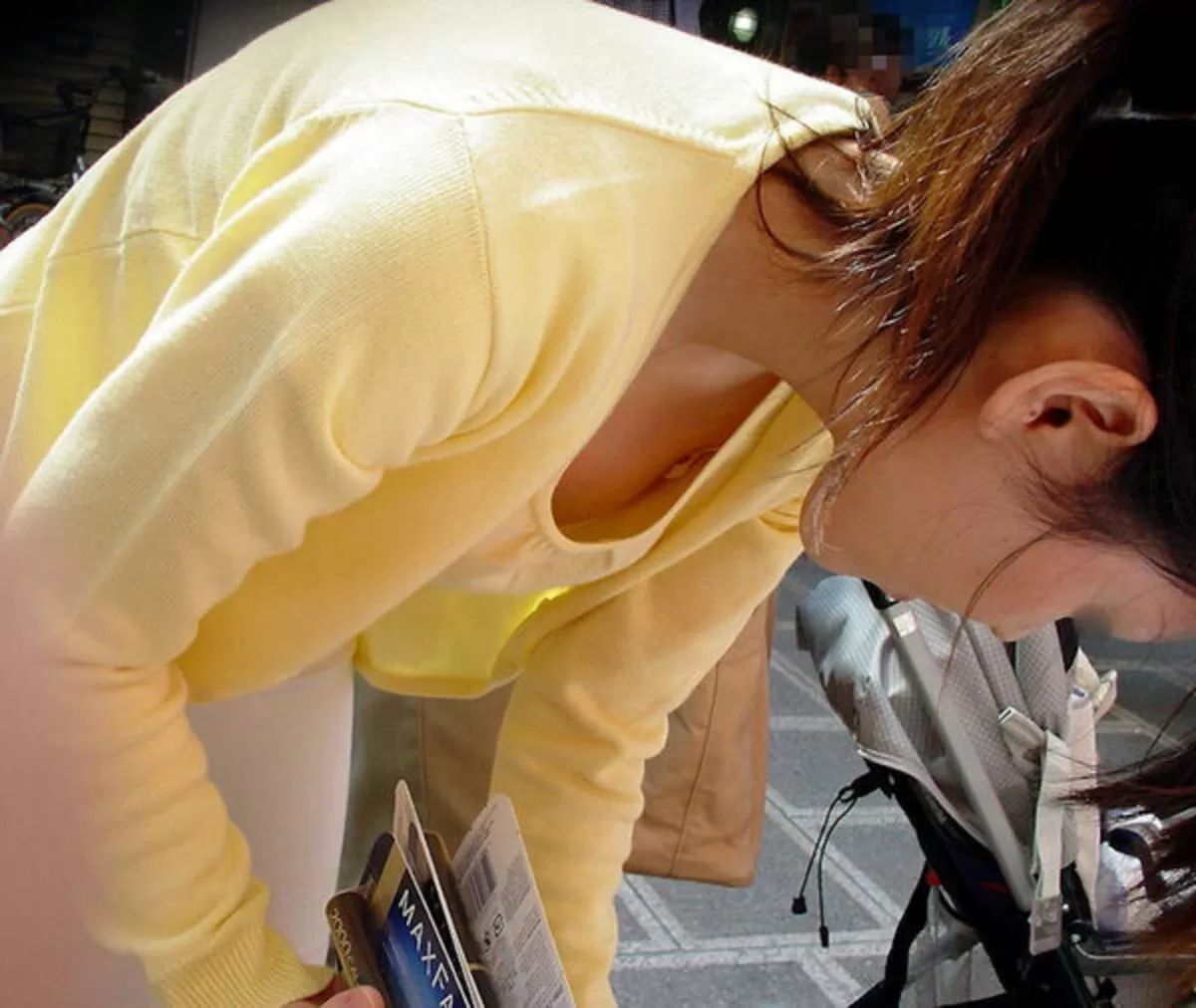 前屈み胸チラエロ画像164