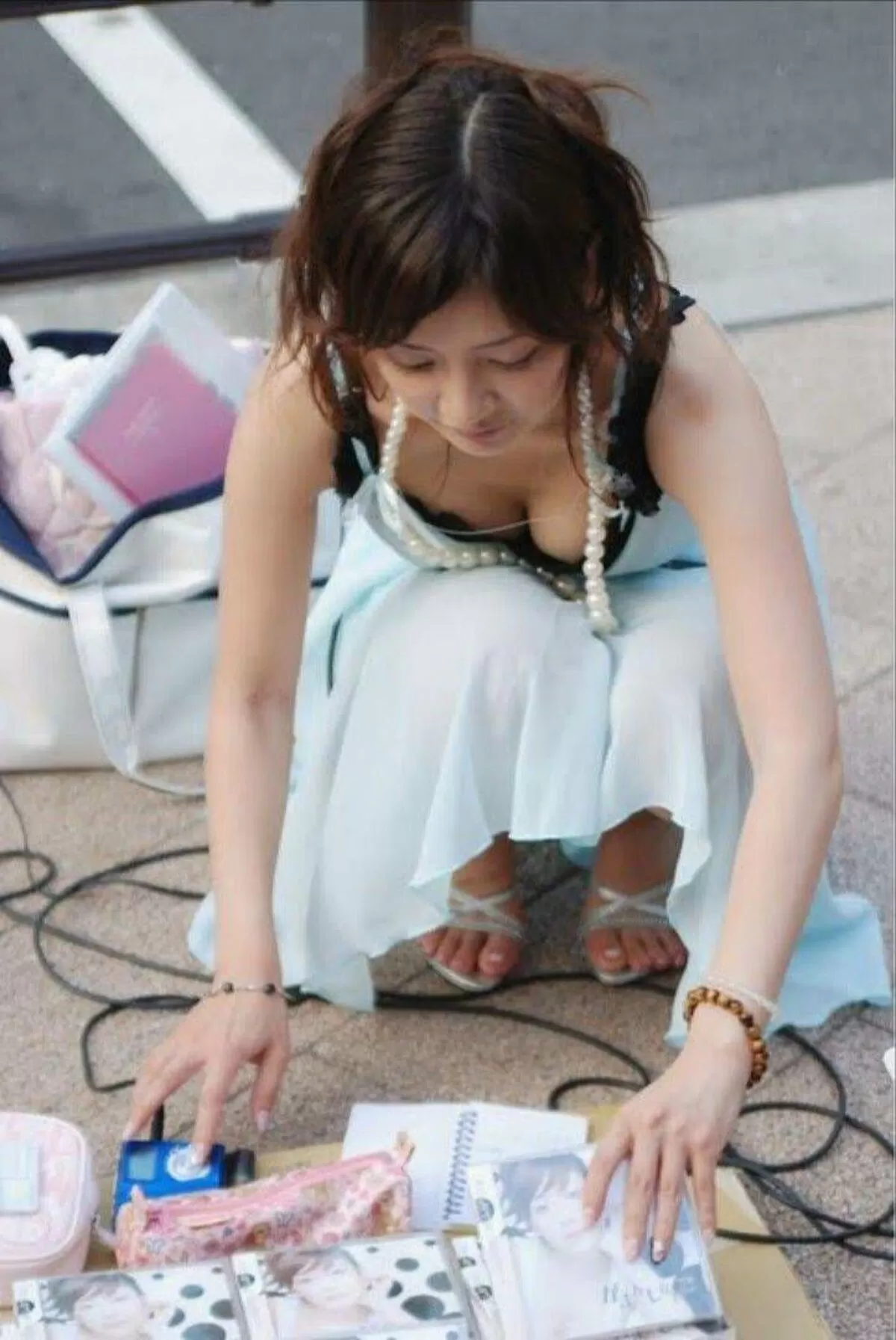 前屈み胸チラエロ画像174