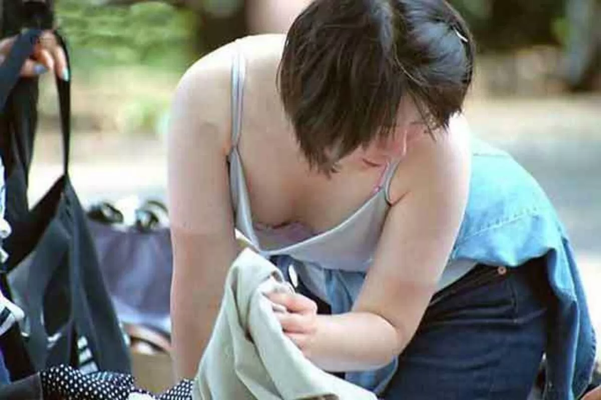 前屈み胸チラエロ画像176