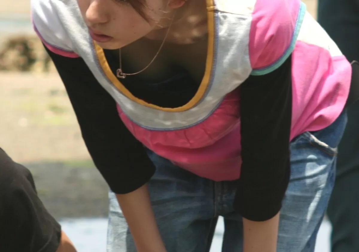 前屈み胸チラエロ画像180