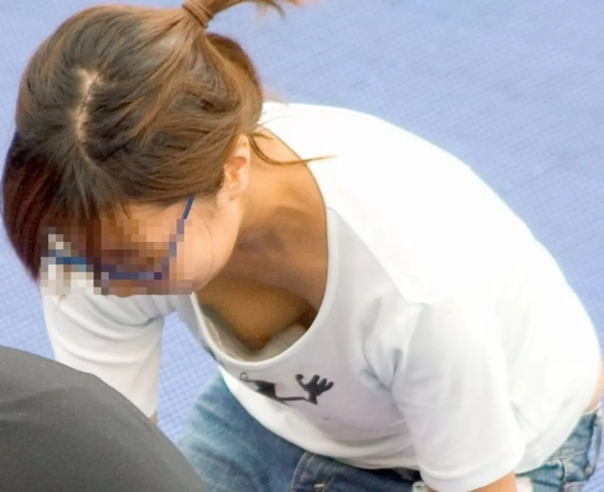 前屈み胸チラエロ画像188