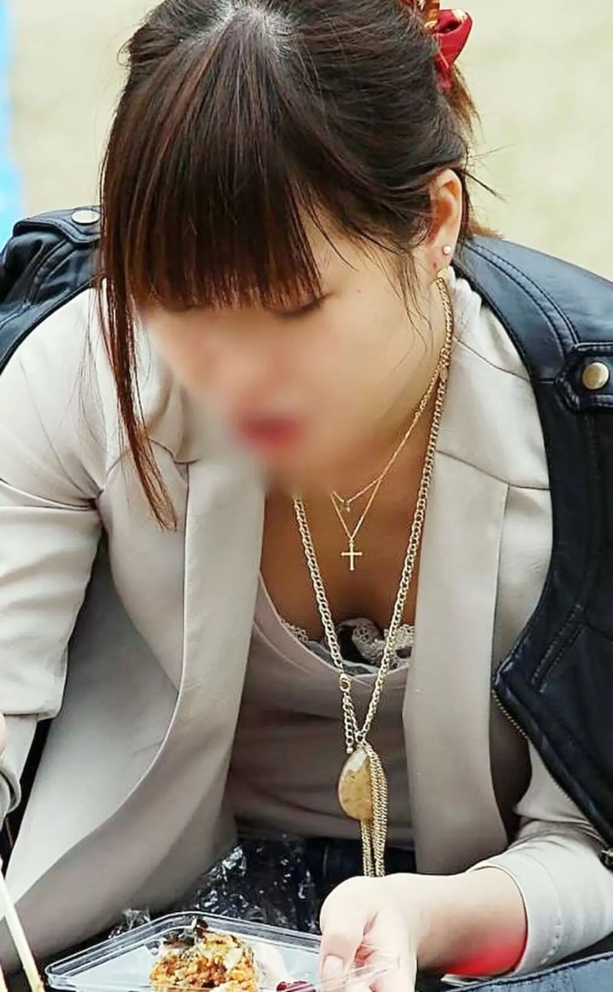 前屈み胸チラエロ画像219