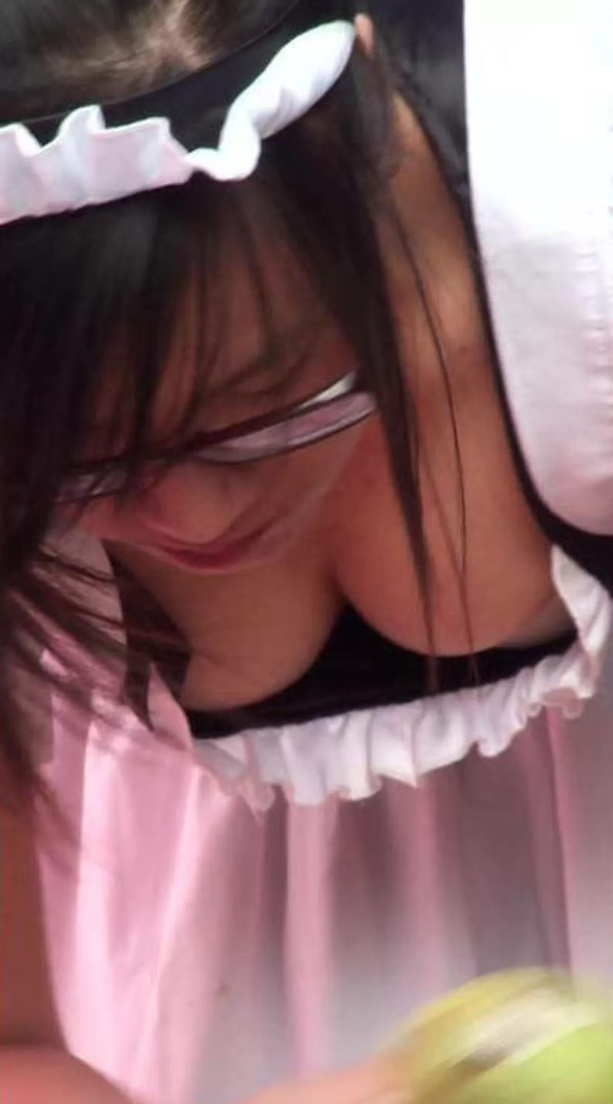 前屈み胸チラエロ画像224