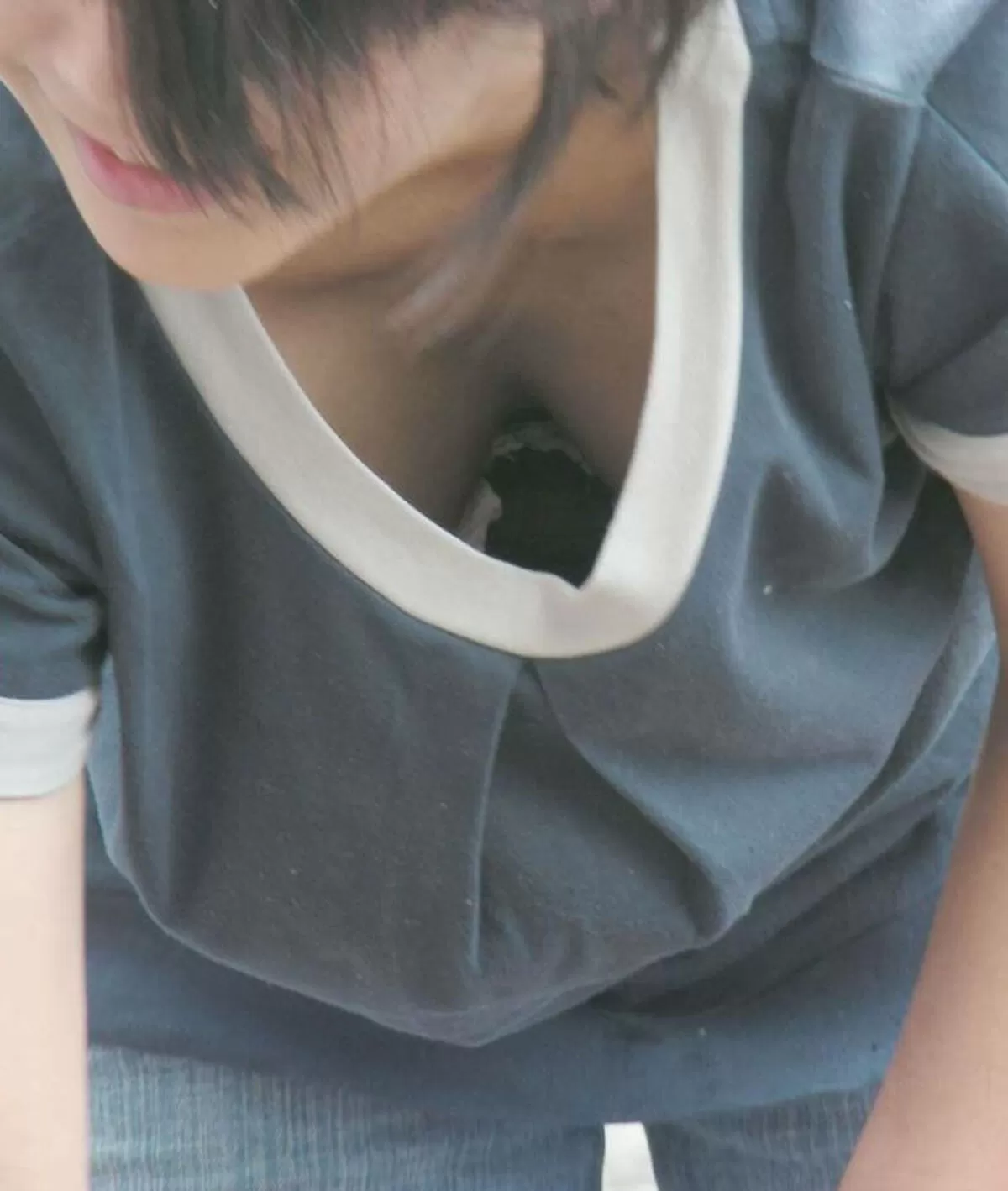 前屈み胸チラエロ画像230