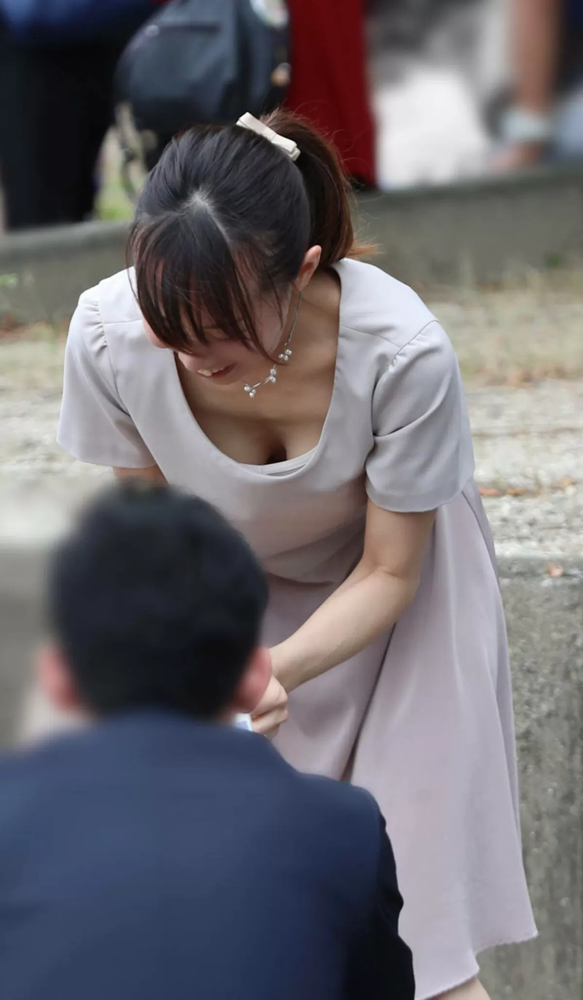 前屈み胸チラエロ画像233