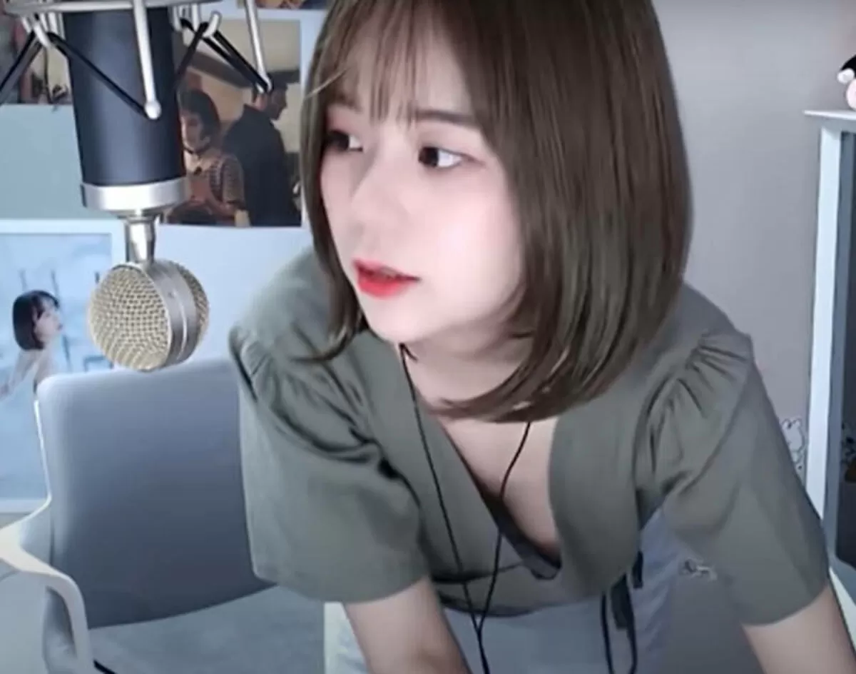 前屈み胸チラエロ画像235