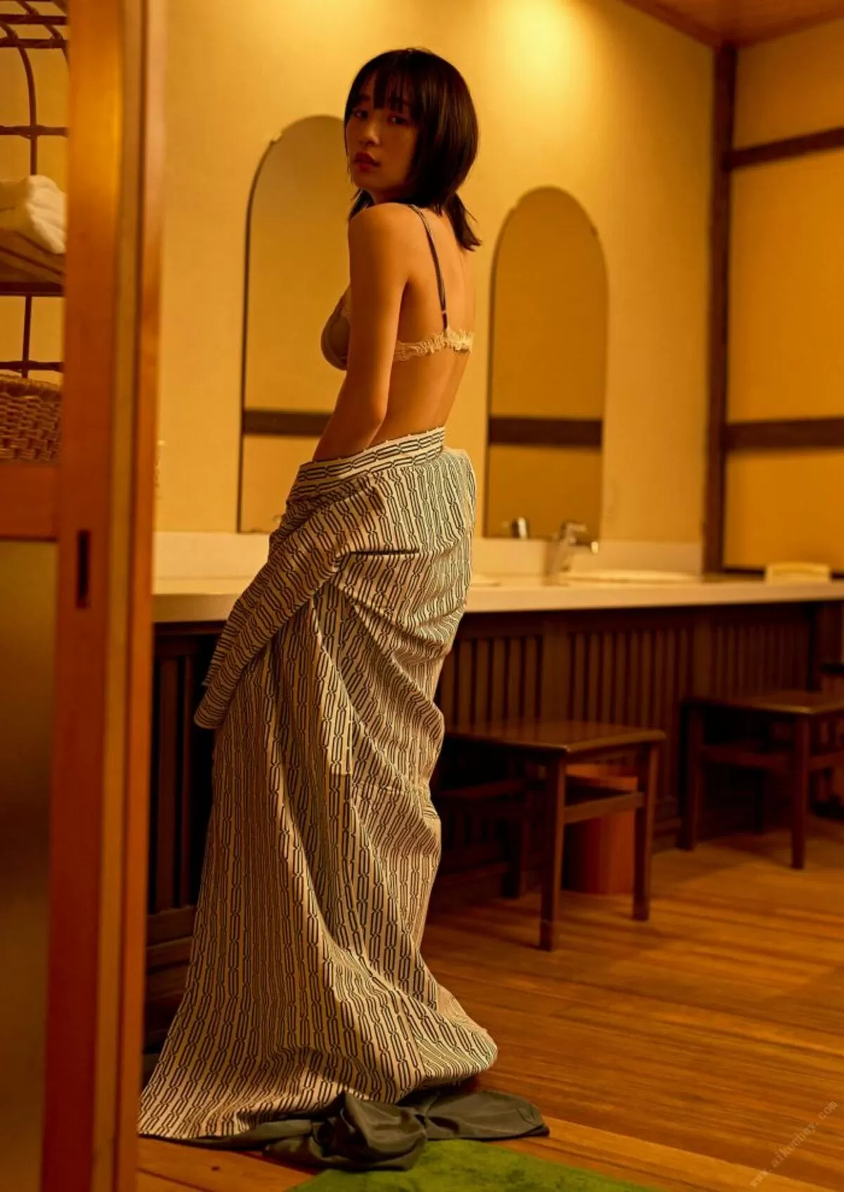 浅川梨奈エロ画像024