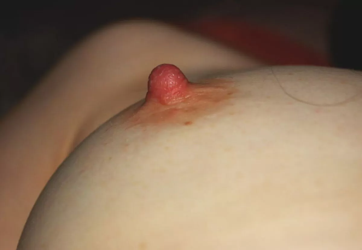 【高画質】乳首をドアップで見てみよう！細かなシワまでくっきりな乳首画像。021