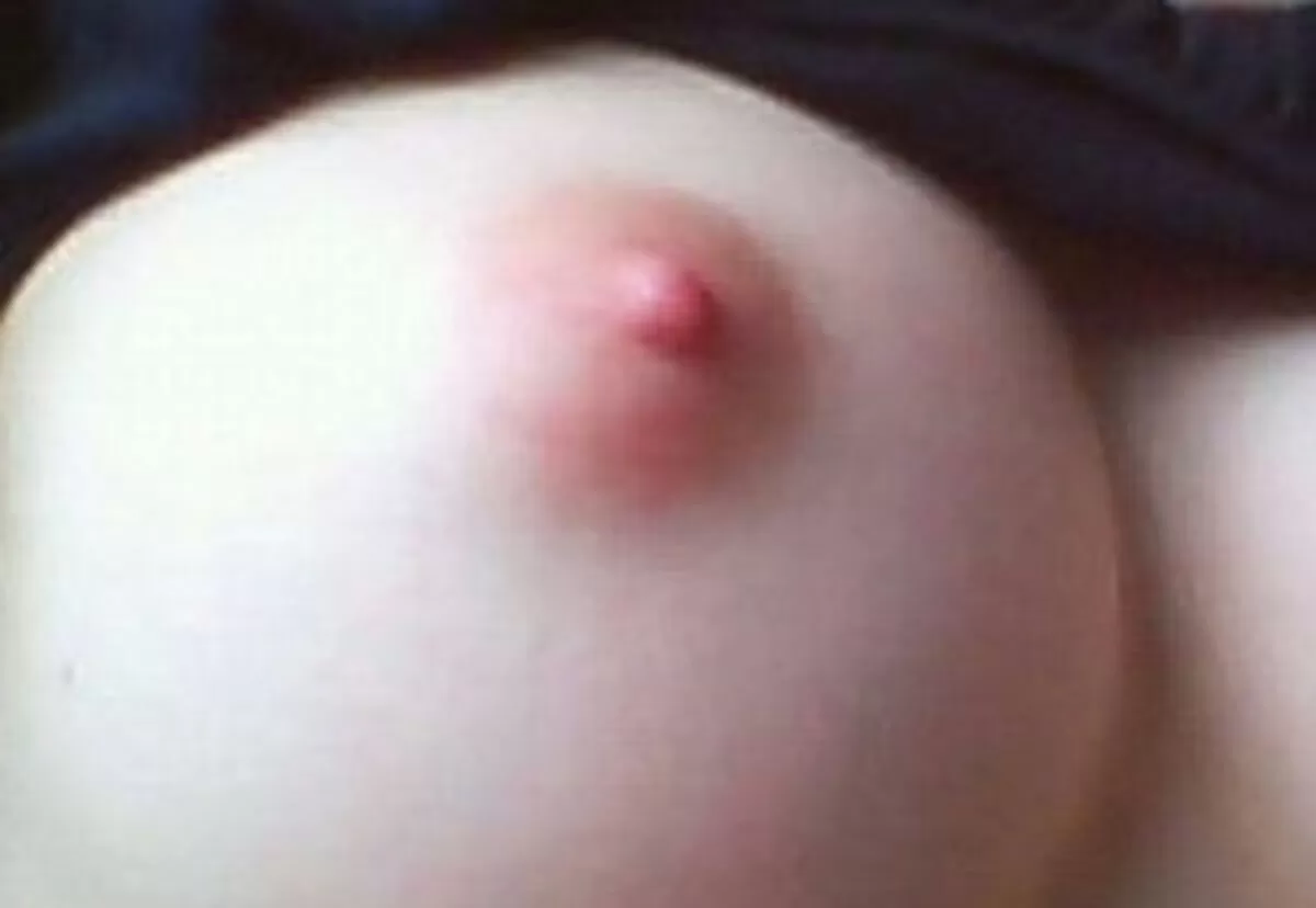 【高画質】乳首をドアップで見てみよう！細かなシワまでくっきりな乳首画像。043