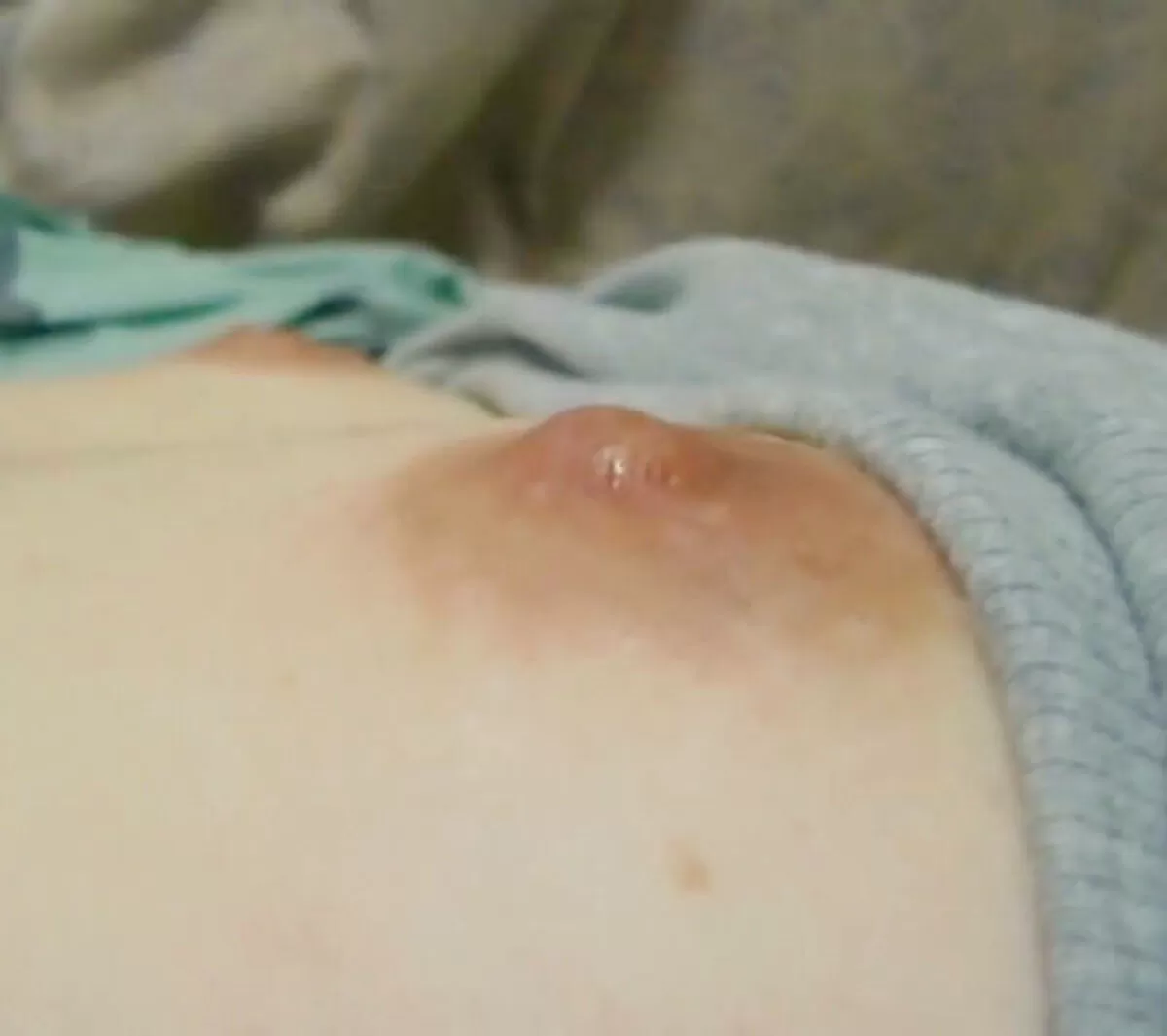 【高画質】乳首をドアップで見てみよう！細かなシワまでくっきりな乳首画像。050