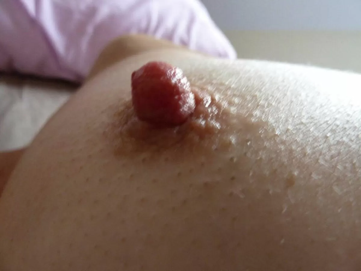 【高画質】乳首をドアップで見てみよう！細かなシワまでくっきりな乳首画像。061