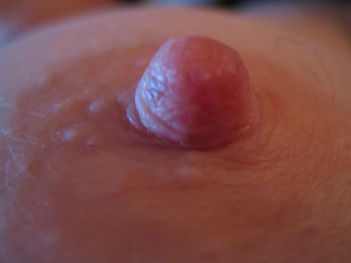 【高画質】乳首をドアップで見てみよう！細かなシワまでくっきりな乳首画像。062