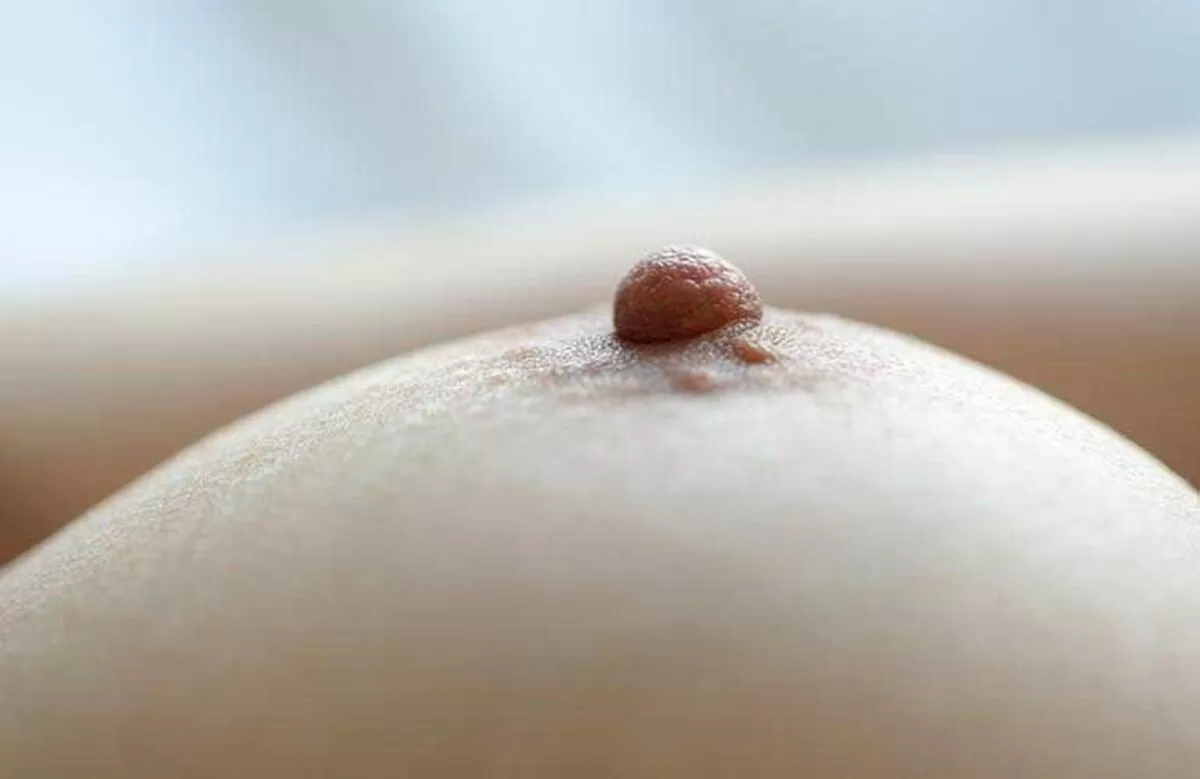 【高画質】乳首をドアップで見てみよう！細かなシワまでくっきりな乳首画像。085